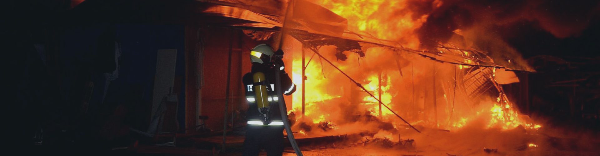 Brandmand slukker brand