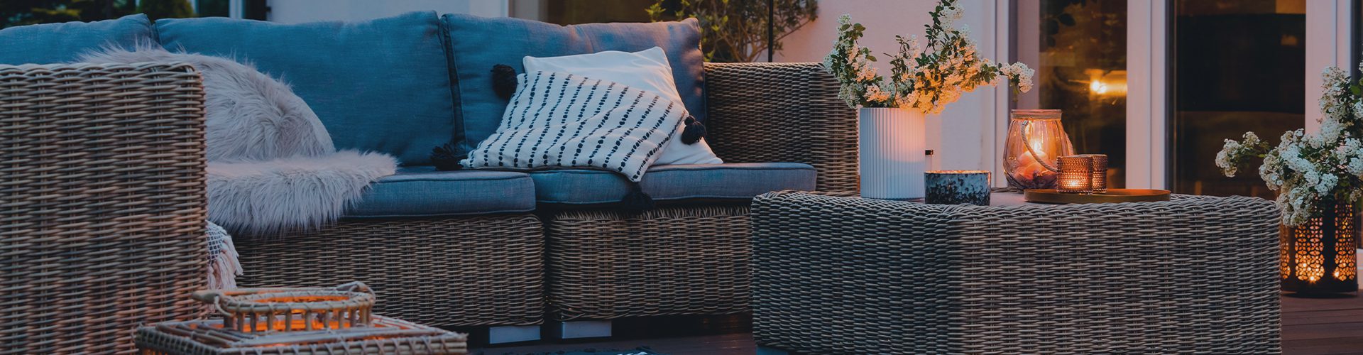 Levende lys på terrasse