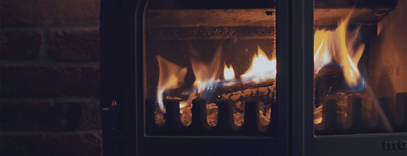 Brændeovn med ild