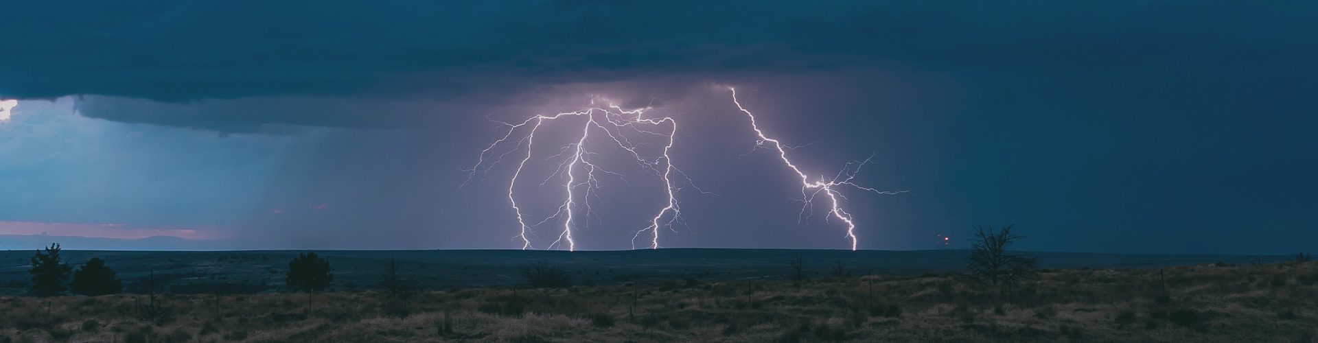 Torden og lyn på himlen